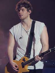 Luke hemmings you complete me luke roberts 5secondsofsummer ashton irwin 1d and 5sos 5sos luke hemmings 2016 5sos wallpaper hey violet luke roberts michael clifford calum hood. Emma On Twitter Luke Hemmings 5sos Luke Luke Hemmings 2016