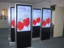 It's not just for the customer the bank employees in offices and branch locations can also benefit from digital signage. Bank Touch Screen Advertising Digital Signage 3g Wifi Floor Standing