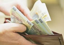 Daca pana acum exista un singur tip de salariu minim pe economie, general valabil, in anul 2019 angajatorii vor trebui sa tina cont de aceasta tripla categorisire, pentru a nu risca amenzi. Topul Salariilor In Aprilie Luna Primelor De PaÈ™te Salariul Mediu Net A Crescut La 3 115 Lei Brutul La 5 105 Lei Tabel Clasamentul Pe Domenii Revista Patronatelor