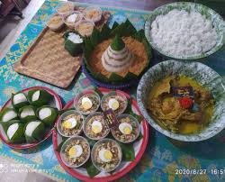 Juga termasuk perubahan bahan masakan, seperti pengaruh cabai di masakan bali, termasuk rasa pedas. Ayam Betutu Khas Bali