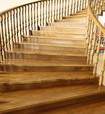 C'est un panneau constitué de couches en bois massif très. Renovation D Un Escalier En Bois Quelles Solutions Marie Claire