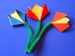 Eine Kinderleichte Blume Falten Basteln Mit Kleinkindern Blumen Blumen Falten Basteln Fruhling Kindergarten