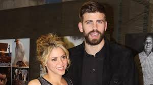 La cantante barranquillera cumplió 41 años, mientras que el futbolista del barcelona celebró su cumpleaños número 31. La Brutal Foto De Shakira En Bikini Y Con Pique Es El Muneco De Michelin
