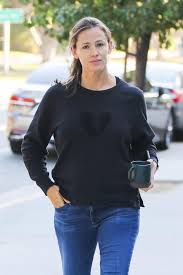 Jennifer garner is an american actress and film producer, more known for her work on television in the series 'alias'. Jennifer Garner Starportrat News Bilder Gala De