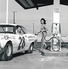 Nascar racing engines have been fueled by carburetors since the sanctioning body's first race on daytona beach in 1948, but for the 2012 the transmission in a nascar car is a four speed manual. Tumblr Is A Place To Express Yourself Discover Yourself And Bond Over The Stuff You Love It S Where Your Interests Nascar Race Cars Nascar Cars Ford Racing