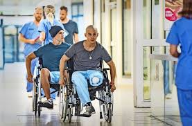 Vox hat bekanntgegeben, dass die neuen folgen am 7. Kinokritik Zu Club Der Roten Bander Wiedersehen Mit Gleichgewichtsstorung Kultur Stuttgarter Zeitung