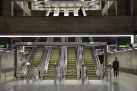 A kossuth téri metrómegálló feletti épület, a műszaki és természettudományi egyesületek szövetsége (mtesz) volt székháza bontásának teljes költsége 700 millió forint lesz, a nyertes a legalacsonyabb árat ajánló market zrt. Vasarnaptol Ismet Megall Az M2 A Kossuth Teren