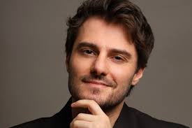 Por Amor: Laura leva os filhos para visitar Marcelo