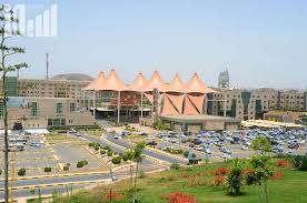 ونتيجة للنمو الهائل من جامعة الملك فهد، منحت 18563 درجة بما في ذلك 1،821 الماجستير و الدكتوراه 86 درجة بحلول نهاية العام 2004/2005 الدراسي. Ø¬Ø§Ù…Ø¹Ø© Ø§Ù„Ù…Ù„Ùƒ Ø®Ø§Ù„Ø¯ ØªØ­Ø¯Ø¯ Ù…ÙˆØ§Ø¹ÙŠØ¯ Ø§Ù„ØªØ­ÙˆÙŠÙ„ Ø§Ù„Ø¯Ø§Ø®Ù„ÙŠ Ù„Ù„ÙØµÙ„ Ø§Ù„Ø¯Ø±Ø§Ø³ÙŠ Ø§Ù„Ø£ÙˆÙ„
