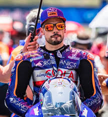 Miguel oliveira cai no gp da catalunha em motogp, quartararo vence. Motor Sports Jose Soares