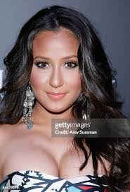 Adrienne Sussman's Instagram, Twitter & Facebook