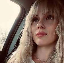 Ashley Hennen's Instagram, Twitter & Facebook