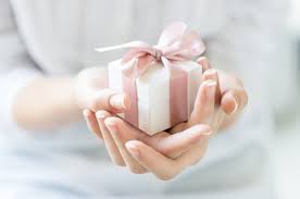 The first dates are often considered tricky, especially by the male population. Going On A First Date Surprise Her With These Thoughtful Gifts Ideal For A First Date Tips On What To Wear And What To Do