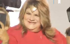 JGO, llega al Choli vestida de La Mujer Maravilla. 🫥 #prmemesnews