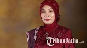 Novi dkk diduga terlibat jual beli jabatan di nganjuk. Suaminya Ditangkap Kpk Istri Bupati Nganjuk Berpotensi Gagal Dapat Rekomendasi Dari Golkar Tribun Jatim