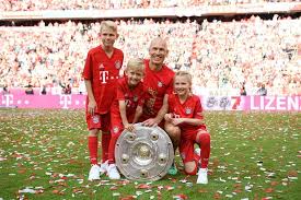 Born 23 january 1984) is a dutch professional footballer who plays as a winger and captains eredivisie club groningen. Arjen Robben Buka Suara Terkait Kembali Berlatih Di Bayern Muenchen Halaman All Kompas Com