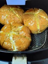 250 gm tepung protein tinggi 13 gm telur ½ sudu teh garam 25 gm gula kastor 10 gm susu tepung 5 gm yis kering 20 gm. Korean Garlic Cheese Bread Mudah Guna Roti Burger Bakar Dalam Air Fryer Mingguan Wanita