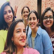 Did Navya Naveli score 99.99 percentile in CAT to get into IIM Ahmedabad?  Professor replies - The Economic Times