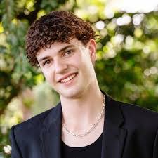 Oscar Steele's Instagram, Twitter & Facebook