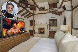 2 bedroom celebrity home, set next to arco plaza, is 20 km from hawthorne airport. What Celebrity Bedrooms Look Like Loveproperty Com