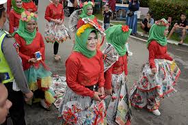 Masih mau membuang begitu saja koran yang sudah dibaca? Infopublik Karawo Dan Barang Bekas