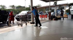 Kirim loker terbaru ke emailmu. Melihat Penerapan Jasa Porter Gratis Di Bandara Soekarno Hatta