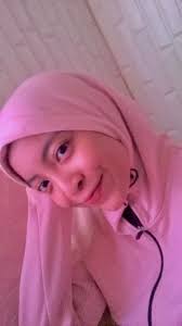 🍃 on X: Bila nak keluar tapi malas cari tudung so kita letak pin kat  sweater then lipat sikit macam tudung hehe okay muka tanpa make up and  macam taugeh 😊👍🏻 later