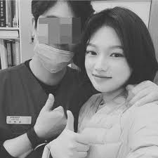 Walaupun senario muzik korea tampak catchy dan penuh glamour, terdapat sisi dunia gelap dunia hiburan di negara kimchi itu. Aktris Muda Korea Bunuh Diri Usai Ditipu Hingga Rp 34 Juta