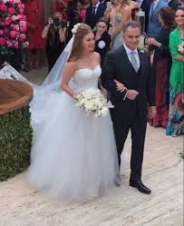 Marina souza ruy barbosa negrão é uma atriz brasileira que deu os primeiros passos na carreira com apenas 8 anos, no filme xuxa e o tesouro o casamento reuniu 800 pessoas e a foi realizado na fazenda do pai dele, em campinas, interior de são paulo. Pin Em Casamento Marina Ruy Barbosa