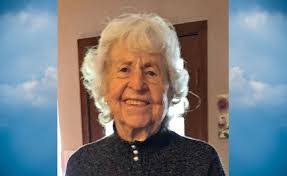 Helen Travis's Instagram, Twitter & Facebook