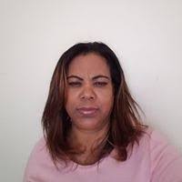 Shelly Simons's Instagram, Twitter & Facebook