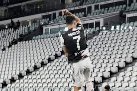 Lo scorso anno la classifica marcatori è stata una lotta serrata tra immobile e ronaldo. Cristiano Ronaldo E Immobile A 30 Gol Con 12 Rigori E Testa A Testa Per La Classifica Marcatori