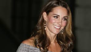 Kate Middleton igazi Disney hercegnő volt a királynő hivatalos vacsoráján