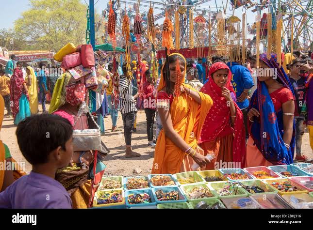Jhabua / India 8 January 2020 Indian bhil tribal women buying artificial necklace from a street market during Bhagoria Festival Jhabua districts of M Stock Photo - Alamy