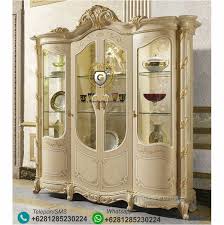 Lemari hias merupakan salah satu interior rumah yang tidak dapat dipisahkan. Lemari Hias Klasik Modern Cassanova Lemari Pajangan Mebel Klasik Ukir