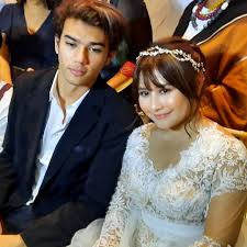 Smith worked as an associate at davis polk & wardwell llp where he. Jeff Smith Soal Foto Mesra Dengan Prilly Latuconsina Kita Dikira Nikah Beneran Kumparan Com