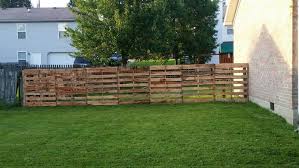 Votre source d'infos et d'inspiration sur les clôtures et les travaux de jardin. Goedkoop Tuinhek Diy In Sommige Ideeen Niet Te Missen Achtertuin Hekken Palletomheining Tuinhek
