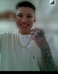 Do your thing yall, he's single and needs someone to help kill time🥳