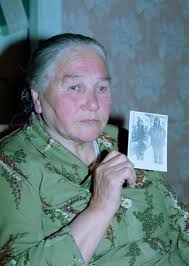 Image of EVA HART SURVIVOR OF THE SINKING OF THE TITANIC DISPLAYS