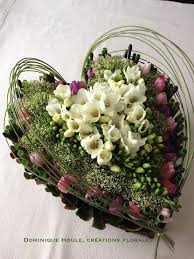 We Created This Floral Valentine Heart For A Customer She Gets One Every Year Design By Dominique H Blumen Zur Beerdigung Schone Blumen Beerdigung Blumen