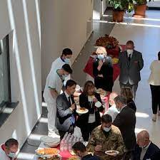 We would like to show you a description here but the site won't allow us. Foto Del Buffet Al Creo Con Figliuolo Scattate Da Una Dipendente Arrivate Alla Lucarelli Polemica Sulla Stampa Nazionale