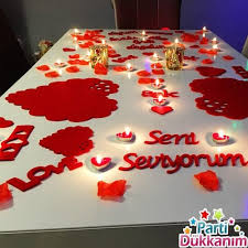Evlilik yıldönümü kutlamaları için ne yapabilirim, nasıl bir sürpriz hazırlasam diye düşünmenize gerek kalmadı. Sevgiliye Ozel Romantik Masa Susleme Seti Keceden Sevgililer Suslemeler Romantik
