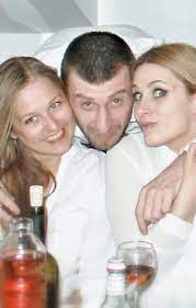 3some Mff Find Your Love And Find Your Favor Couple Couples Best Dating Sites Polyamory Relationships