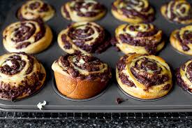 Teksturnya yang lembut berpadu dengan potongan buah kurma yang manis, pasti enak banget! Chocolate Swirl Buns Smitten Kitchen