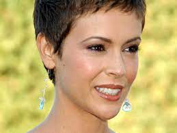 Actress alyssa milano has used her political clout to rally behind christine blasey ford, but her tweet on apparent love for bill clinton dug up from the deep past has sparked accusations of hypocrisy. Alyssa Milano Neueste Kurzhaarfrisuren Styling Kurzes Haar Kurzhaarfrisuren