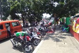 We can translate into over 100 different languages. Ojek Online Parkir Sembarangan Di Depan Mall Tamini Square Republika Online