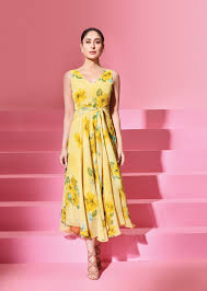 Pin On Kareena Kapoor Khan For And Summer 18