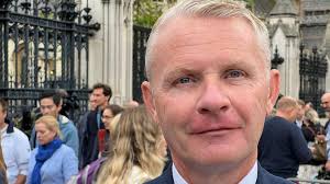 Queen Elizabeth II: East of England mourners queue for hours to see coffin 