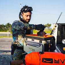 This cooler seems to be a little better insulated than popular brand names of simular size. Arctic Zone Titan Deep Freeze 30 Can Zipperless Hardbody Cooler Moss 1718il918763 Pricepulse