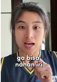 pengen sepatu baru 😔